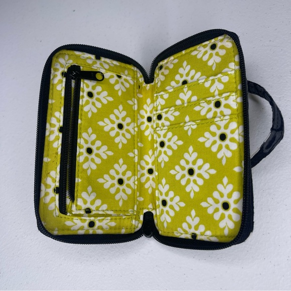 VERA BRADLEY All In One Wristlet in the pattern Baroque Zip ID Wallet - Picture 7 of 8